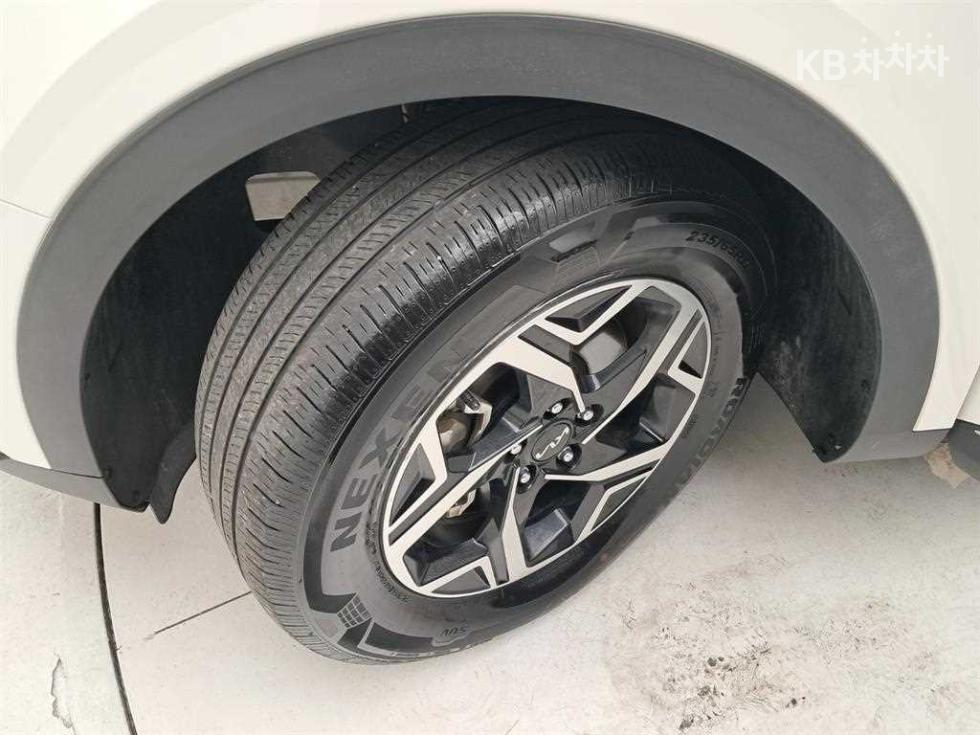 2023 - kia sportage
