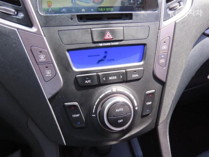 Hyundai Santa Fe DM R2.0 2WD PREMIUM Base Type 8