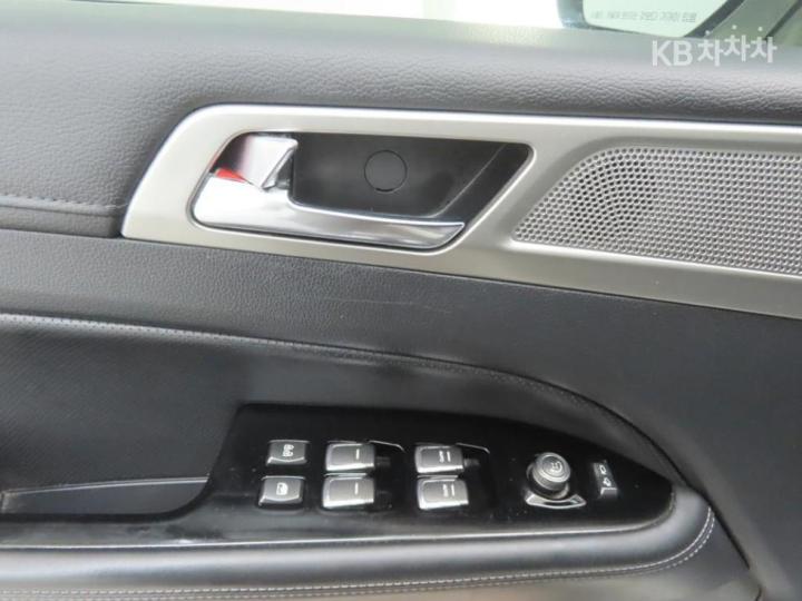 KG Mobility (Ssangyong) Rexton G4 2.2 4WD Heritage 10
