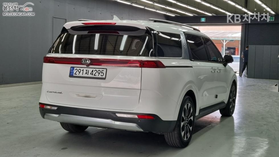 2021 - kia carnival