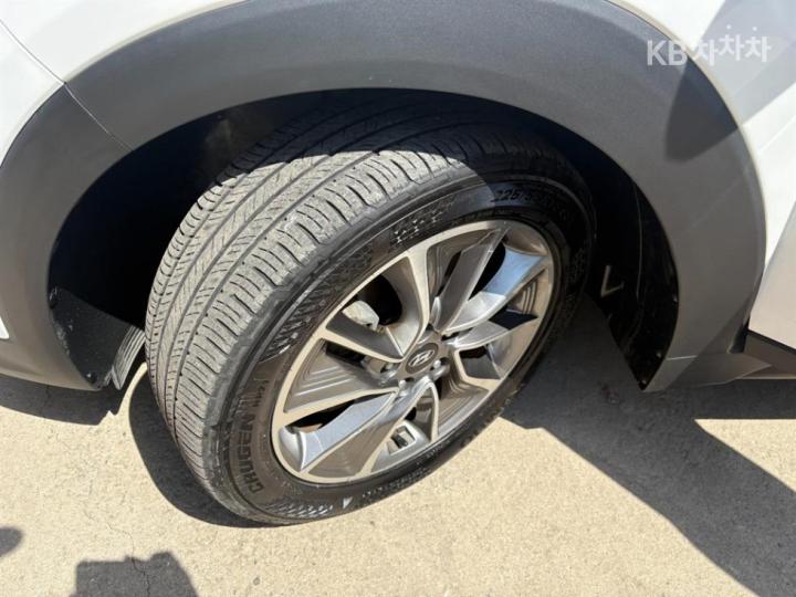 Hyundai Tucson Diesel e-VGT R 2.0 2WD Modern 9