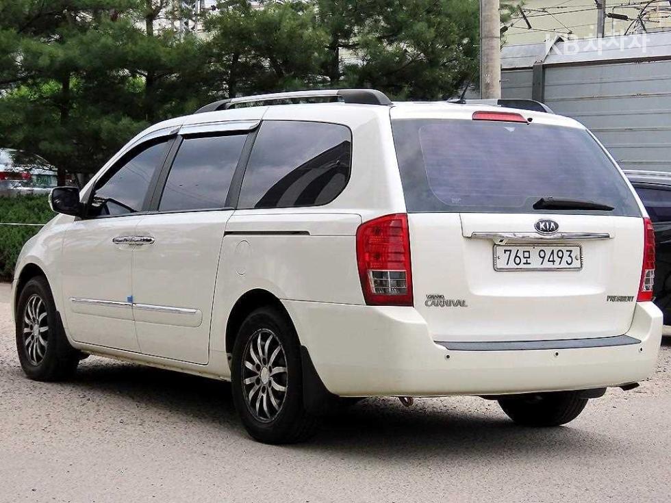 2010 - kia carnival