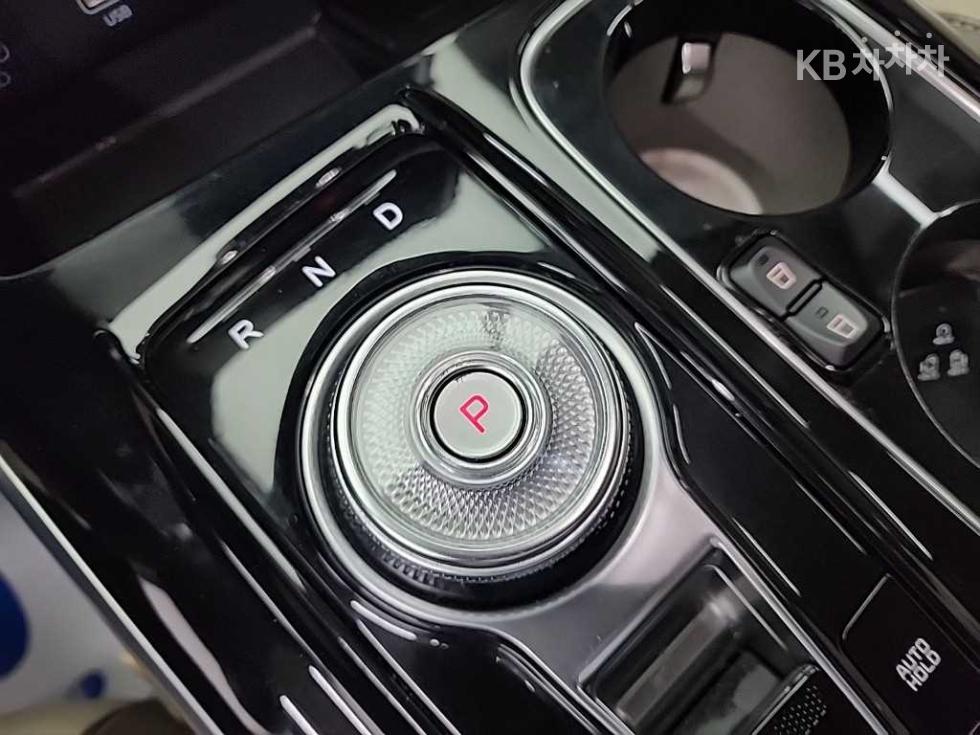 2021 Kia 4 photo