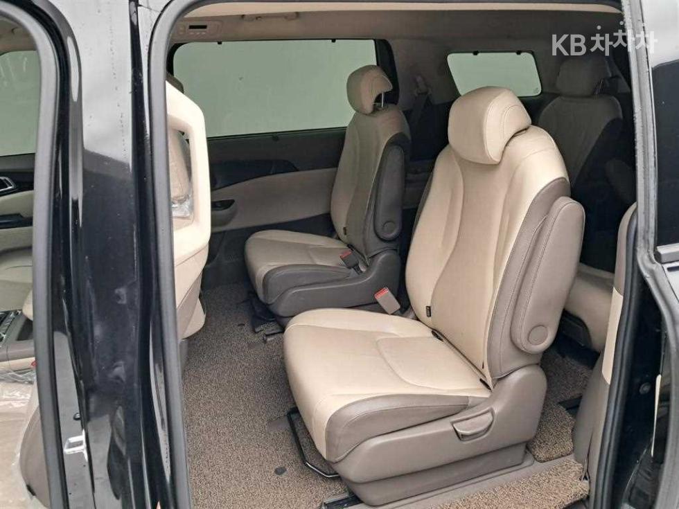 2021 - kia carnival