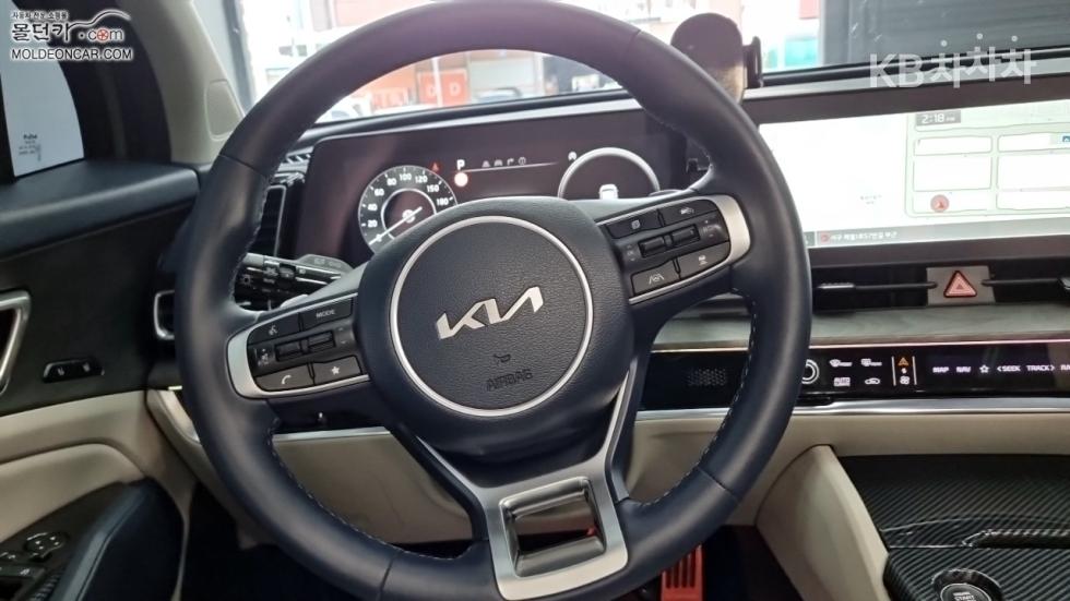 2022 - kia sportage