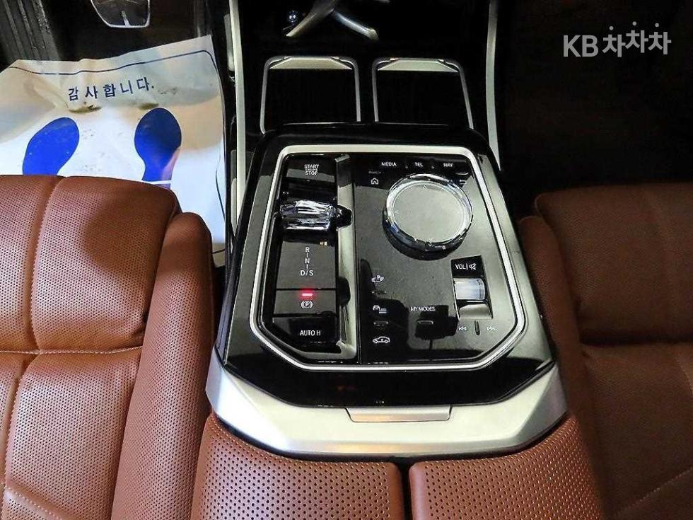 BMW 7er — miniaturë 12