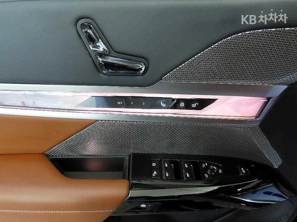 BMW 7er — miniaturë 13