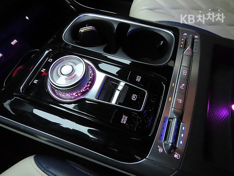 2022 Kia 4 photo