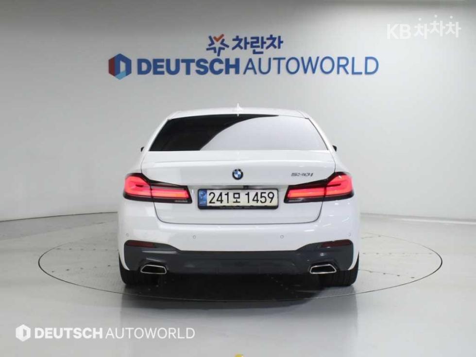2022 BMW BMW 5 (G30) photo