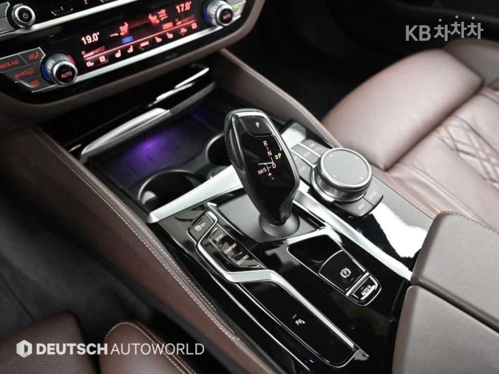 2022 BMW BMW 5 (G30) photo