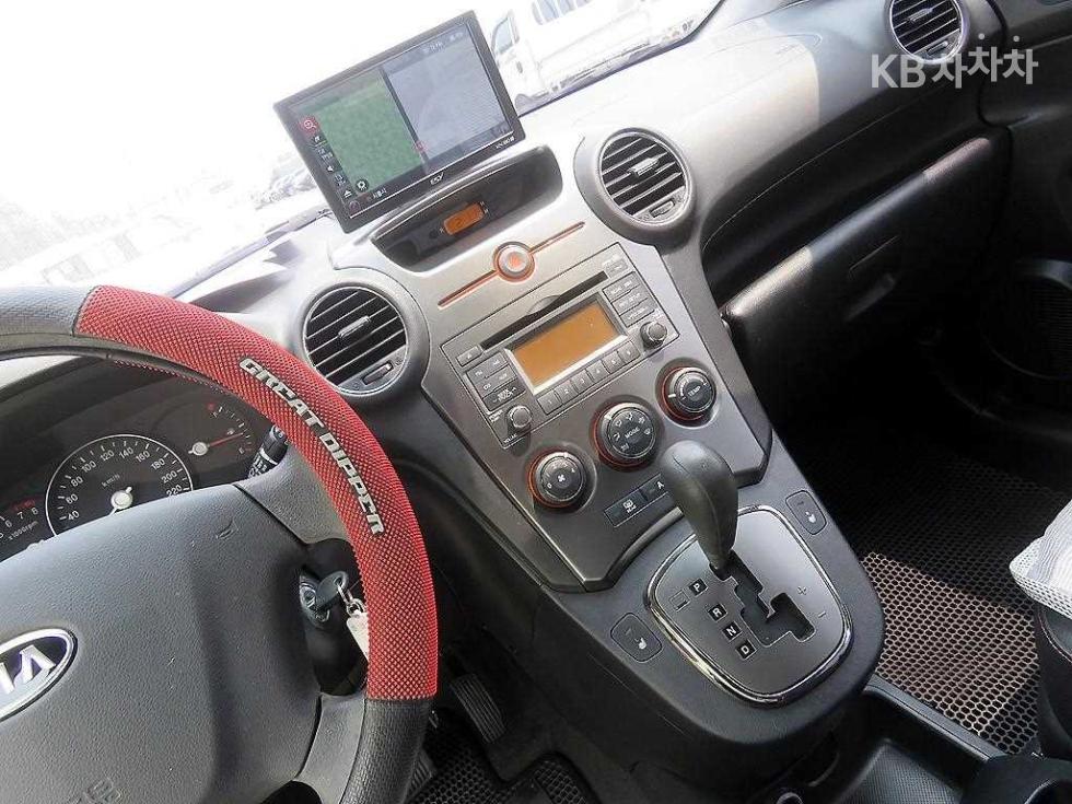 2013 - kia carens