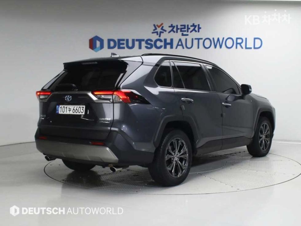 2022 - toyota rav4