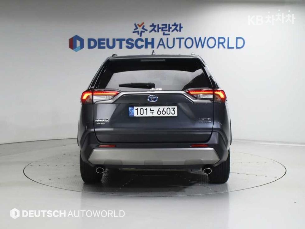 2022 - toyota rav4