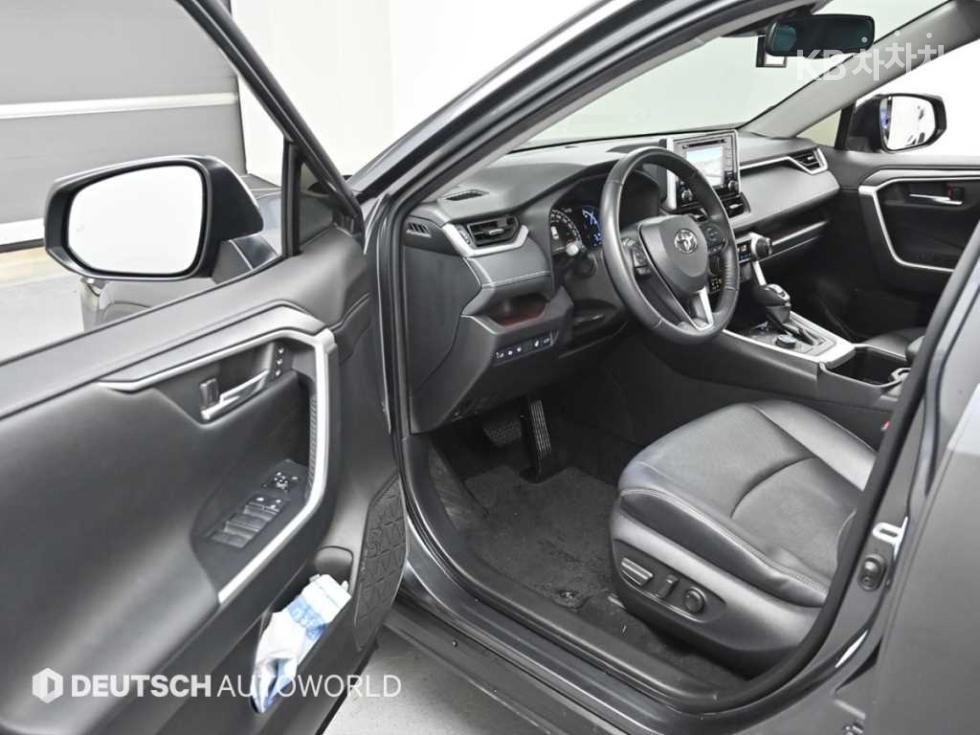 2022 - toyota rav4
