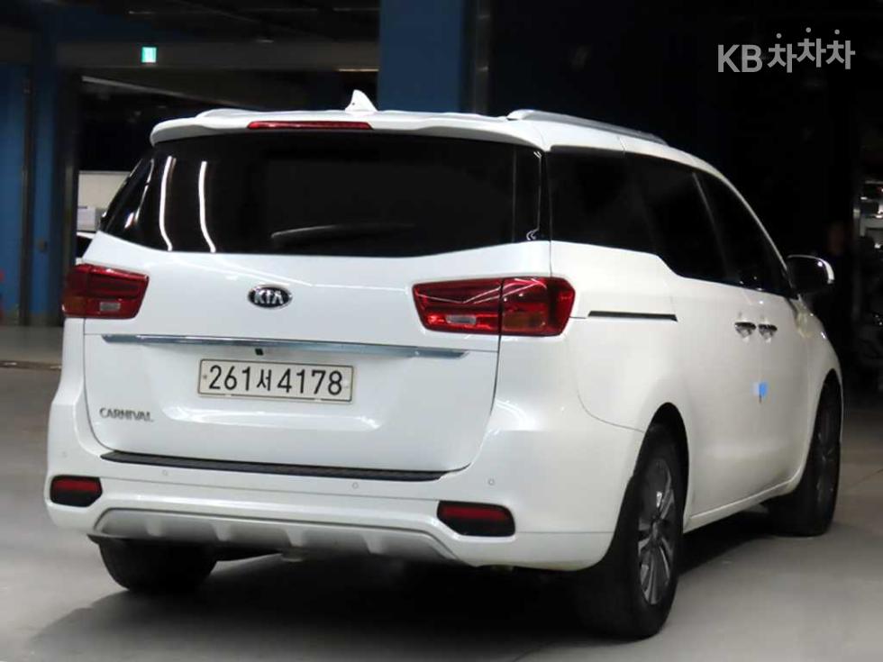 2020 - kia carnival