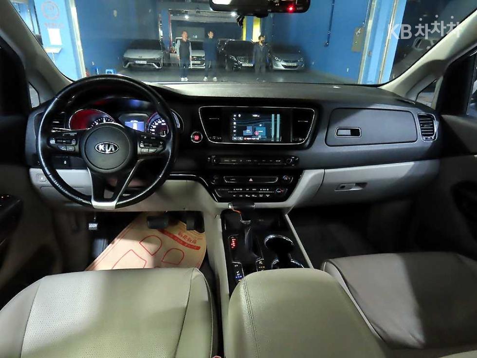 2020 - kia carnival