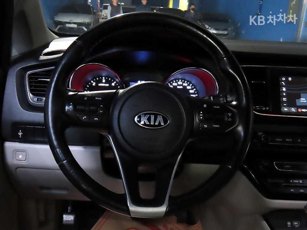 2020 - kia carnival