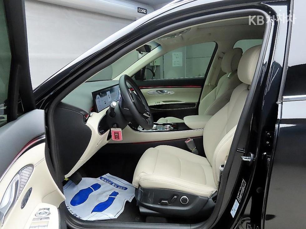 2025 Genesis GV70 photo