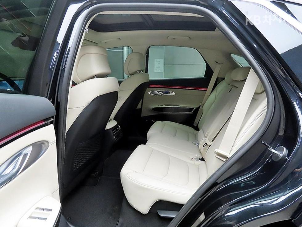2025 Genesis GV70 photo