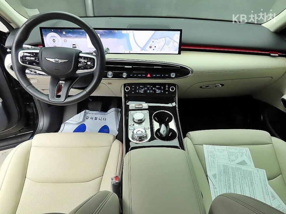 2025 Genesis GV70 photo
