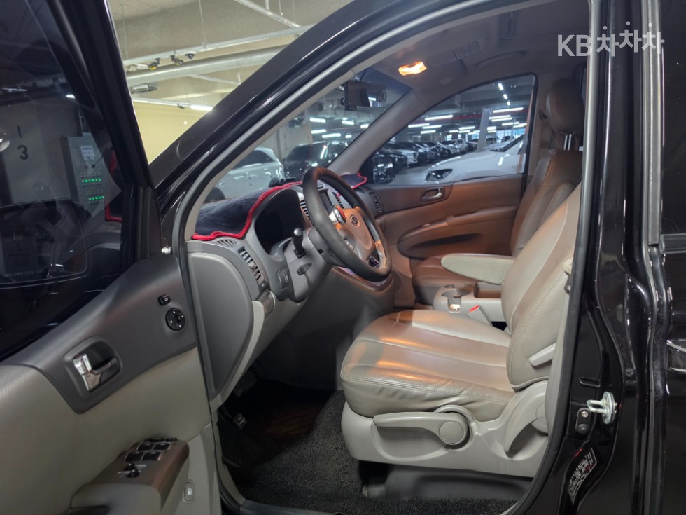 2011 - kia carnival