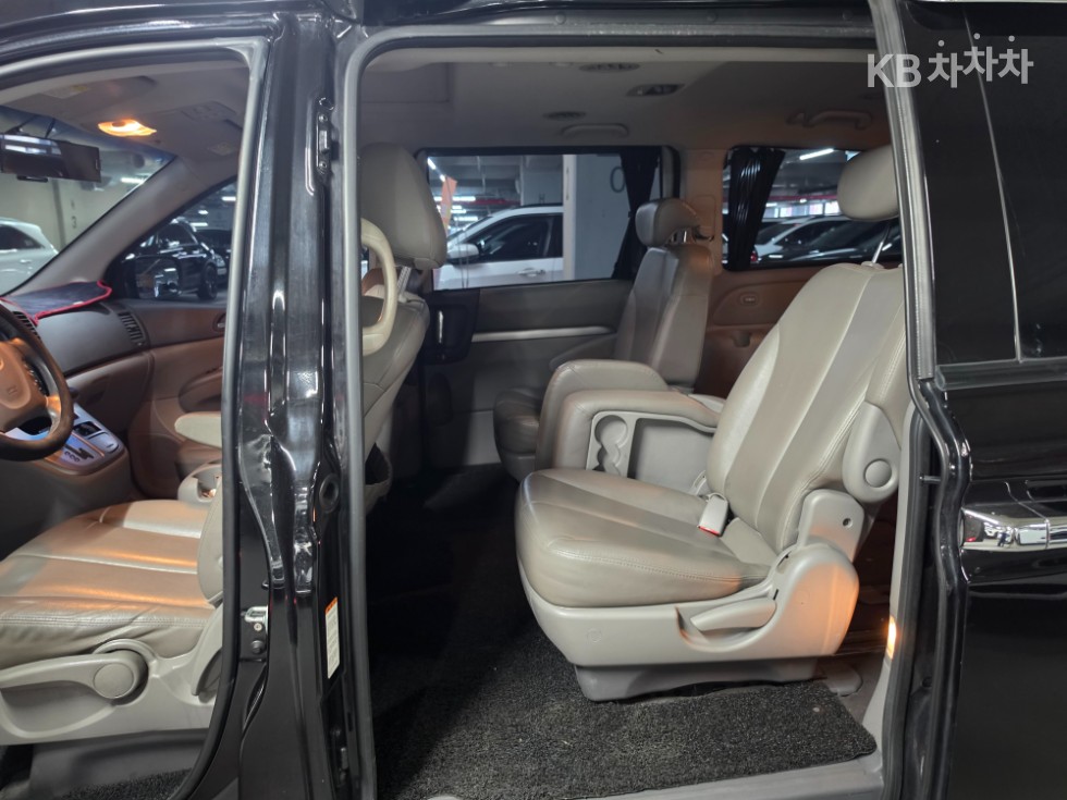 2011 - kia carnival