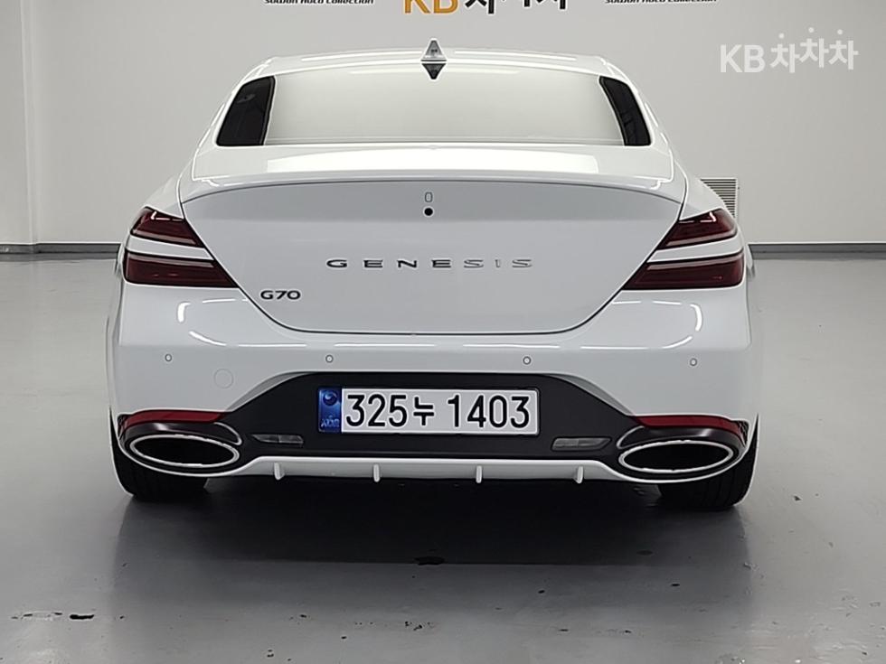 2025 Genesis G70 photo