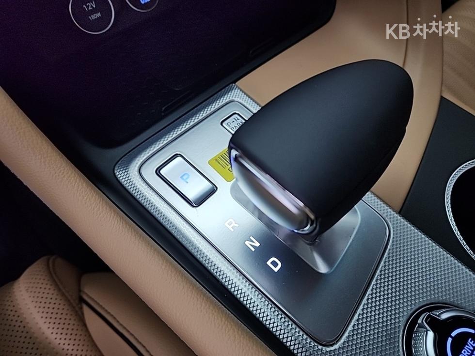 2025 Genesis G70 photo