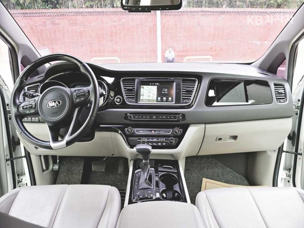 2018 - kia carnival