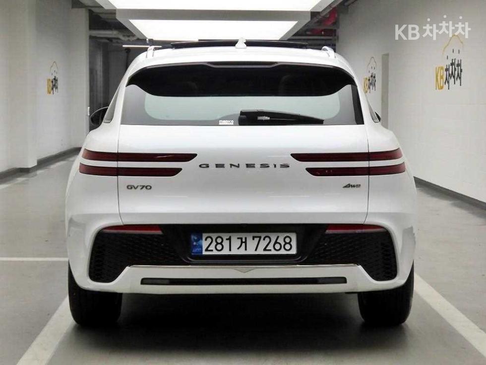 2023 Genesis GV70 photo