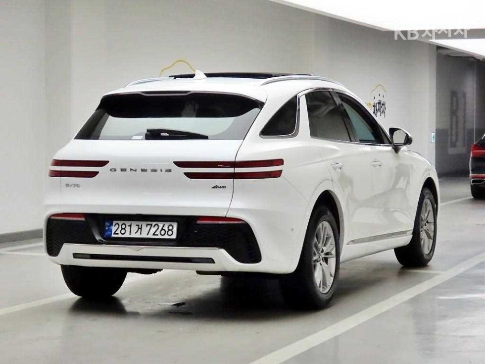 2023 Genesis GV70 photo