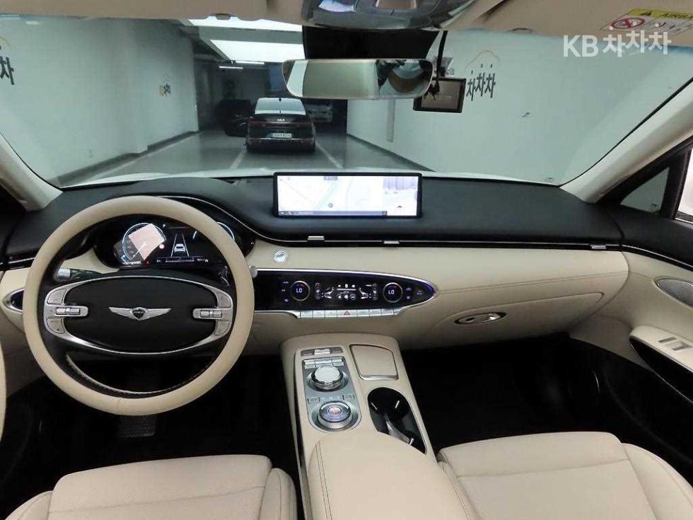 2023 Genesis GV70 photo