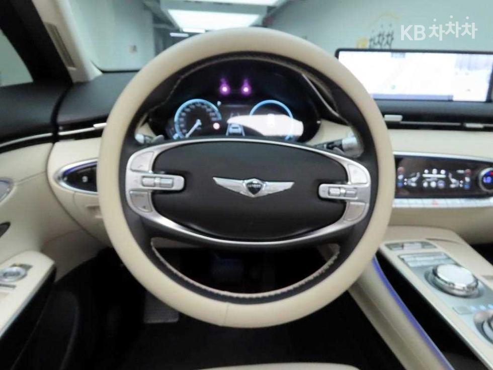 2023 Genesis GV70 photo