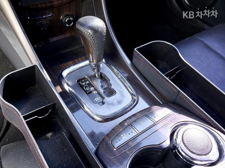 KG Mobility (Ssangyong) Chairman H New Classic 600S Top Model 8
