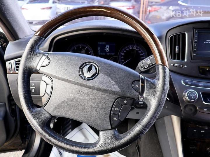 KG Mobility (Ssangyong) Chairman H New Classic 600S Top Model 9