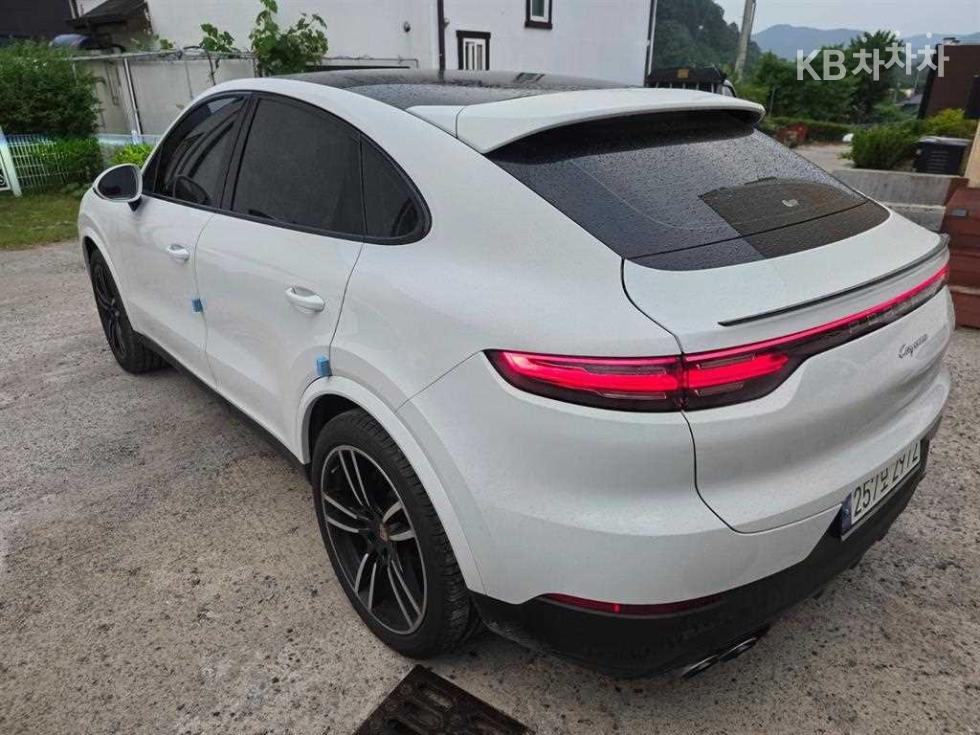 2023 Porsche (9Y0) photo