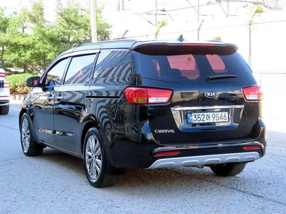 2018 - kia carnival