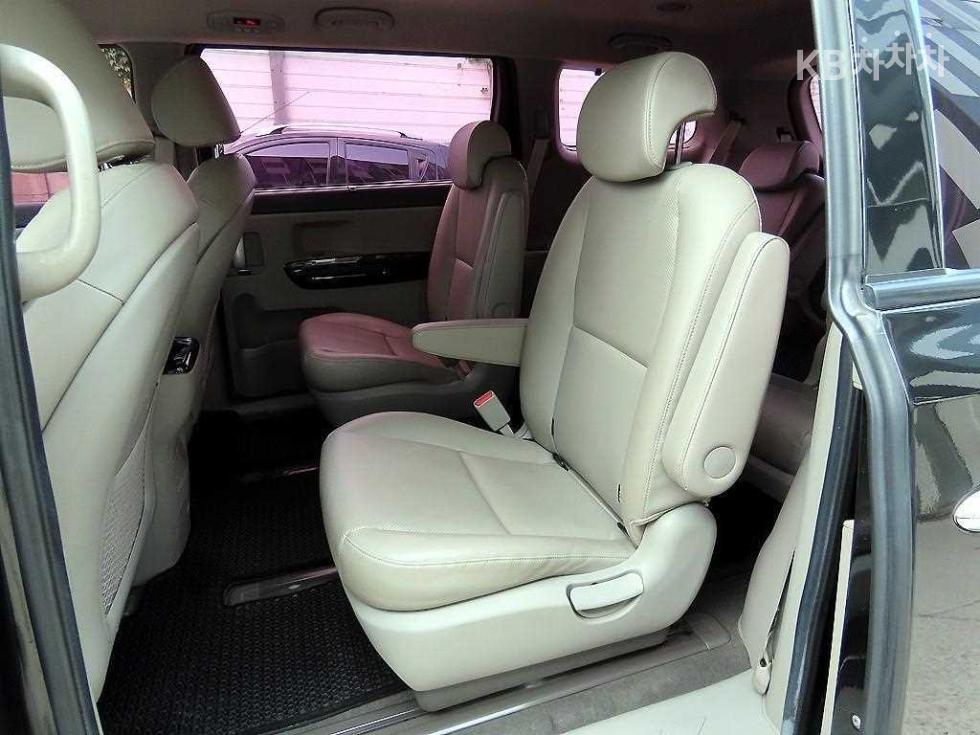 2018 - kia carnival