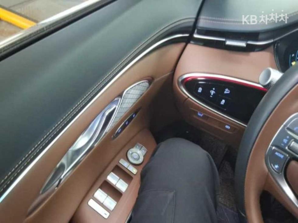 2023 Genesis GV70 photo