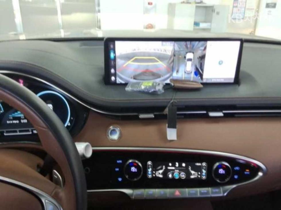 2023 Genesis GV70 photo