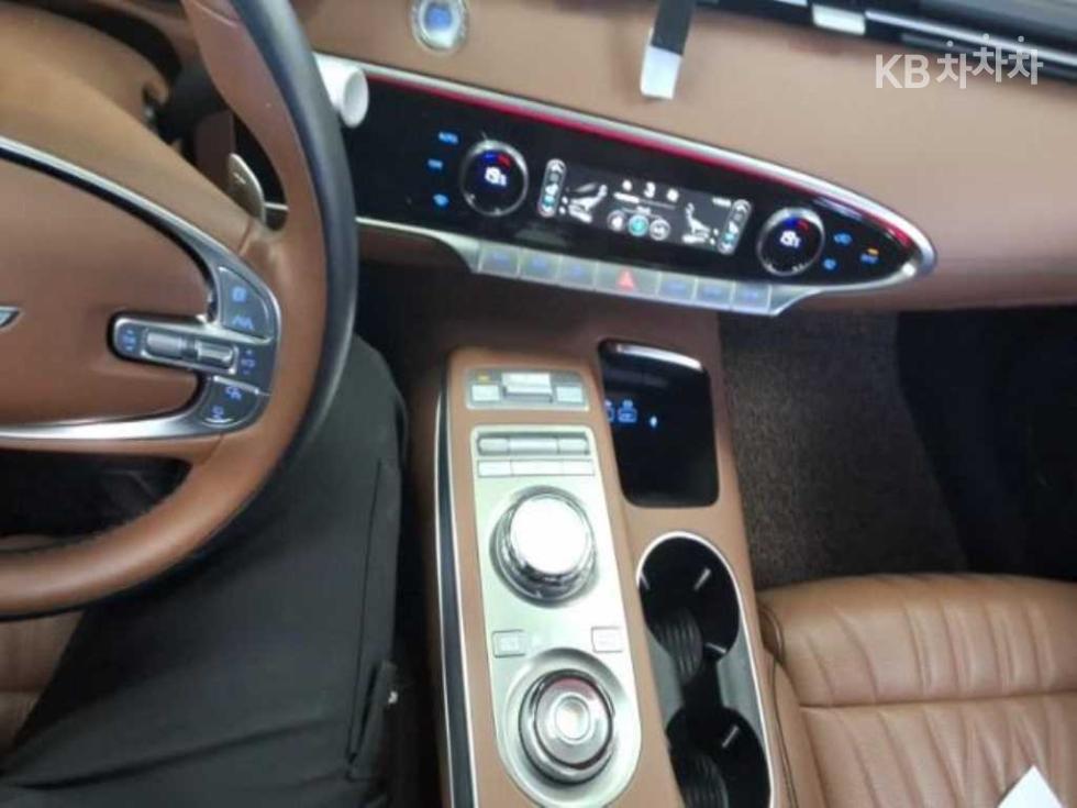2023 Genesis GV70 photo