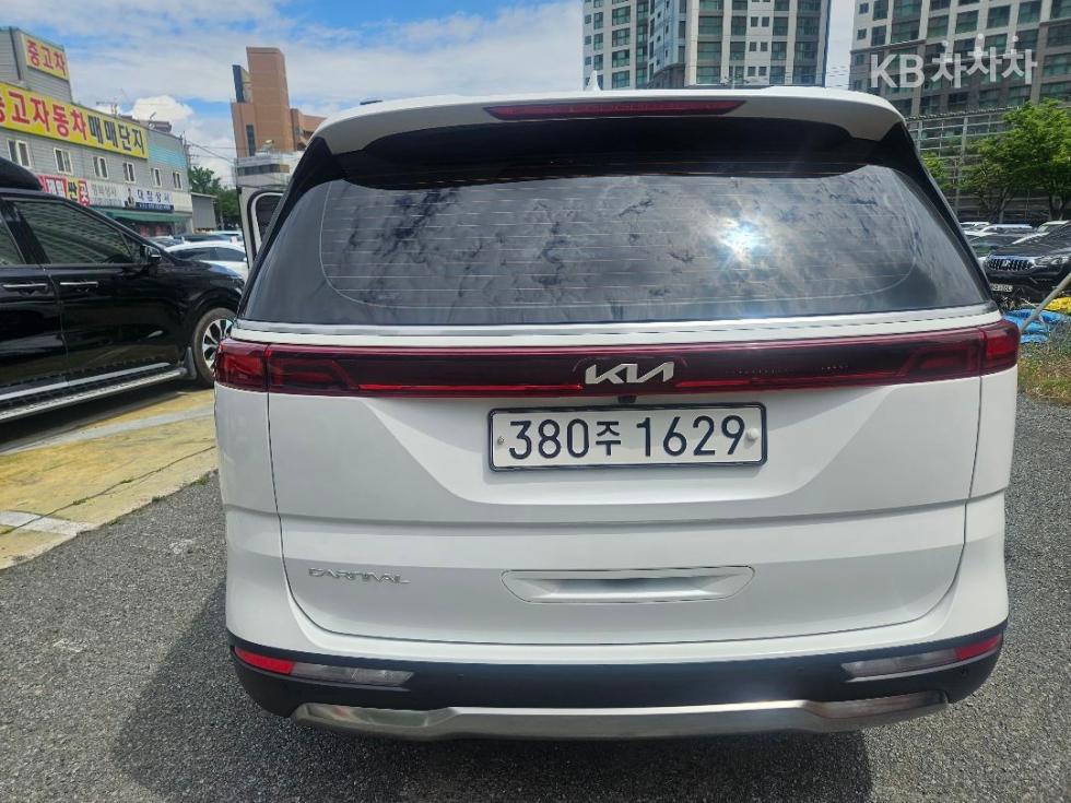 2023 - kia carnival