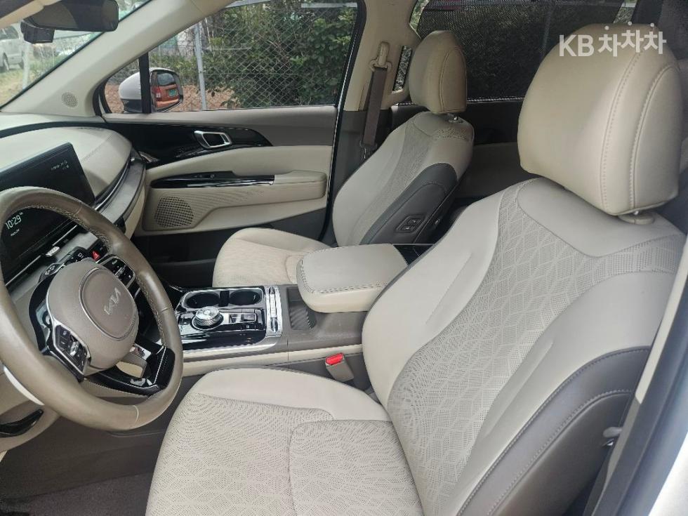 2023 - kia carnival
