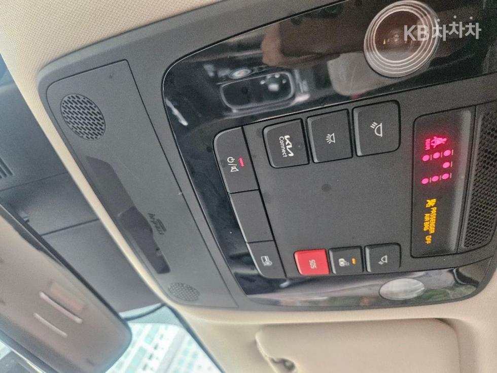 2023 - kia carnival