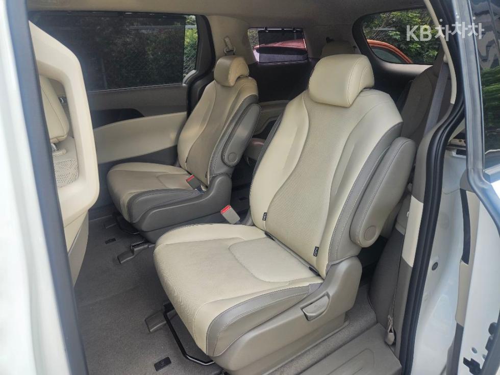 2023 - kia carnival