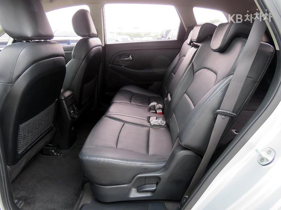 Kia Carens — miniaturë 7