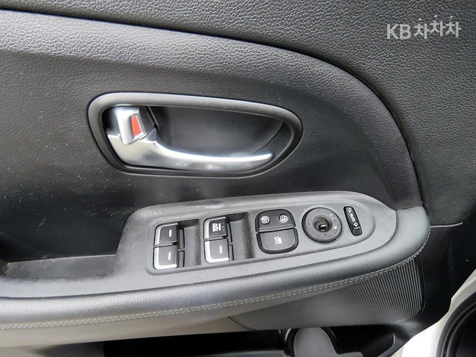 Kia Carens — miniaturë 9