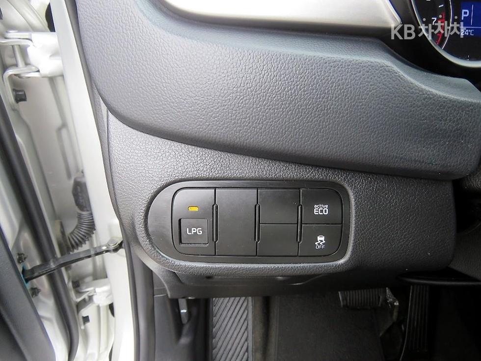 Kia Carens — miniaturë 10