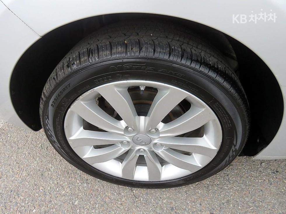 Kia Carens — miniaturë 18