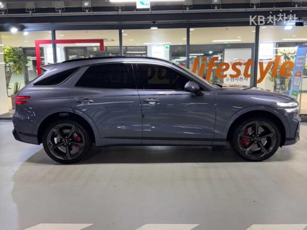 2025 Genesis GV70 photo